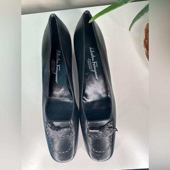 VTG 90 Salvatore Ferragamo Boutique Black Leather Loafers Bow Stitch 10.5A Italy - Picture 7 of 13